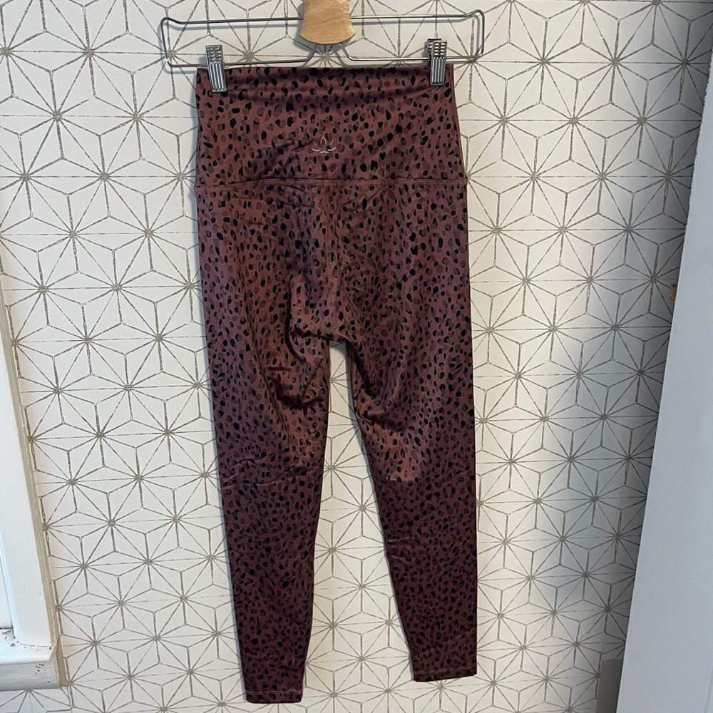 Beyond Yoga Mauve Cheetah Legging 25”